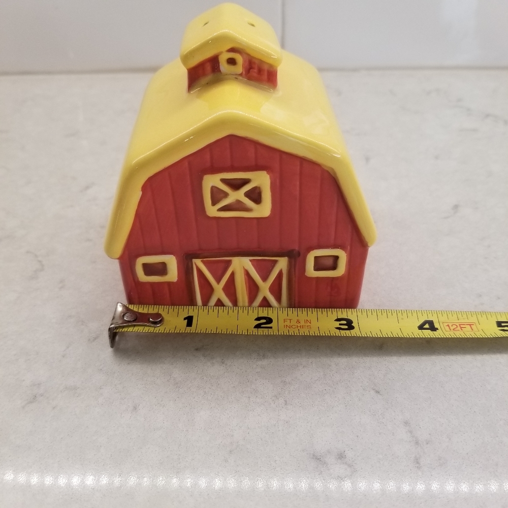 John Deere Salt and Pepper Shaker - Picture 7 of 11